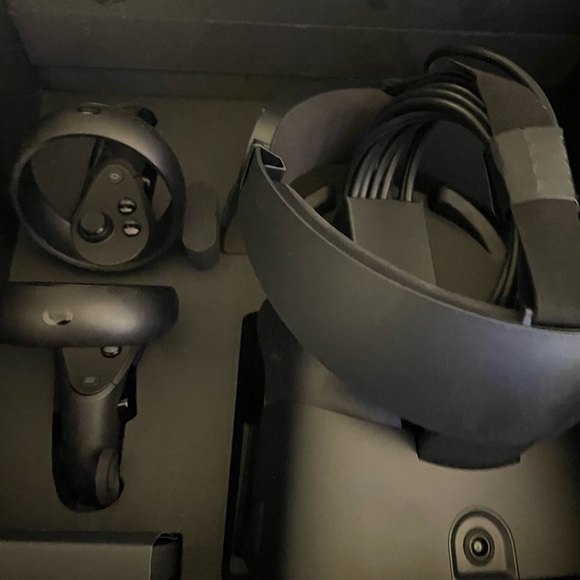 Oculus VR Set - Picture 3 of 3